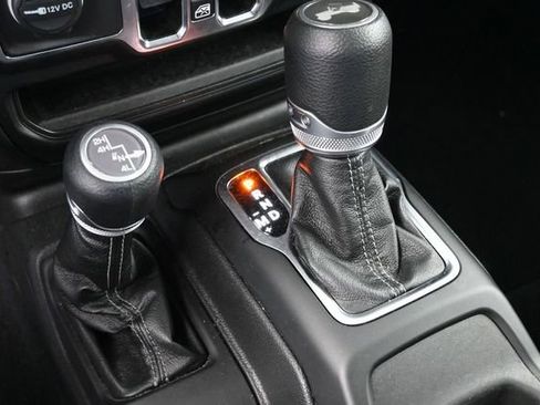 Used 2025 Jeep Wrangler Unlimited Sport AWD/4WD image 21