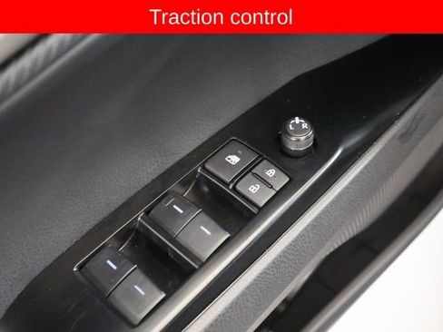 Used 2025 Toyota Camry SE image 12