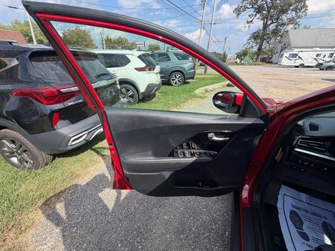 Used 2020 Kia Niro EX w/ Cold Weather Package FWD image 20