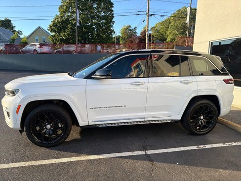 Used 2022 Jeep Grand Cherokee Summit AWD/4WD image 2