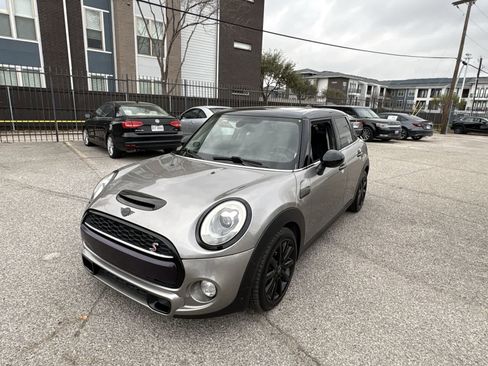 Used 2018 MINI Cooper S image 17