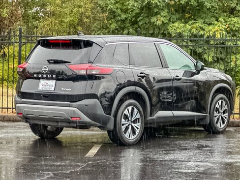 Used 2022 Nissan Rogue SV AWD/4WD image 3
