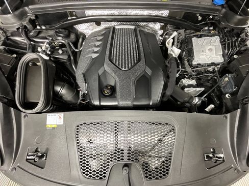 Used 2023 Porsche Macan image 28