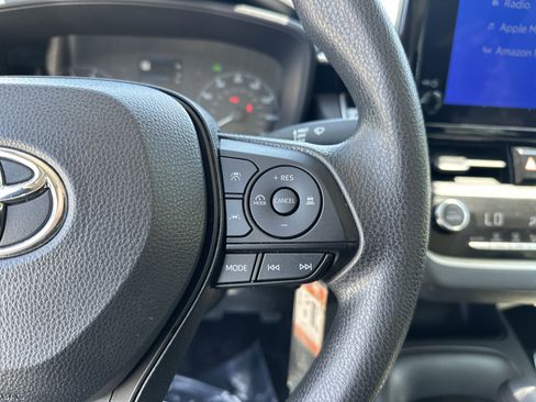 Used 2025 Toyota Corolla LE FWD image 20