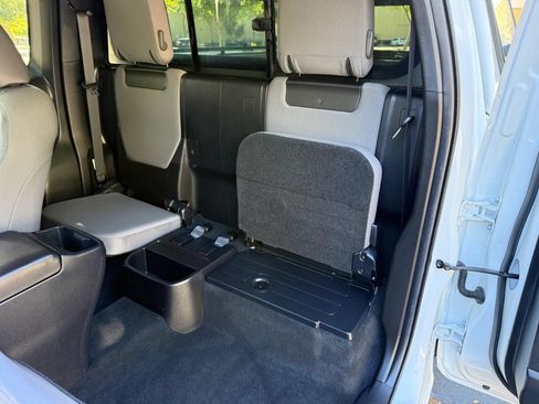 Used 2022 Toyota Tacoma SR RWD image 17