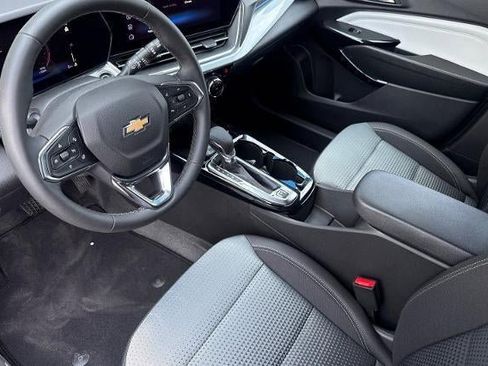 New 2026 Chevrolet Trax LT w/ LT Convenience Package FWD image 9