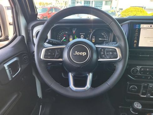 Used 2024 Jeep Wrangler Unlimited Sahara AWD/4WD image 16
