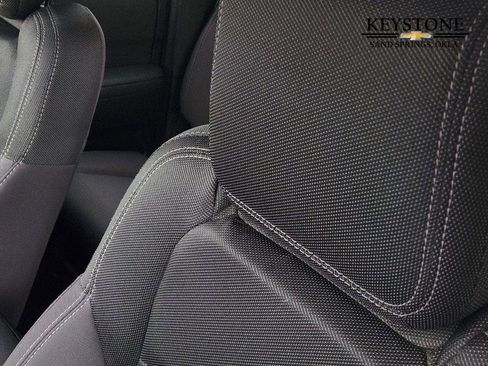 Used 2024 Nissan Frontier SV image 15