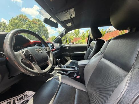 Used 2017 Toyota Tacoma TRD Sport w/ Tow Package RWD image 16