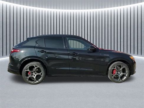Used 2023 Alfa Romeo Stelvio Veloce image 2
