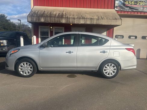 Used 2016 Nissan Versa SV image 2
