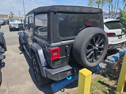 Used 2023 Jeep Wrangler Unlimited Sahara w/ Cold Weather Group AWD/4WD image 7