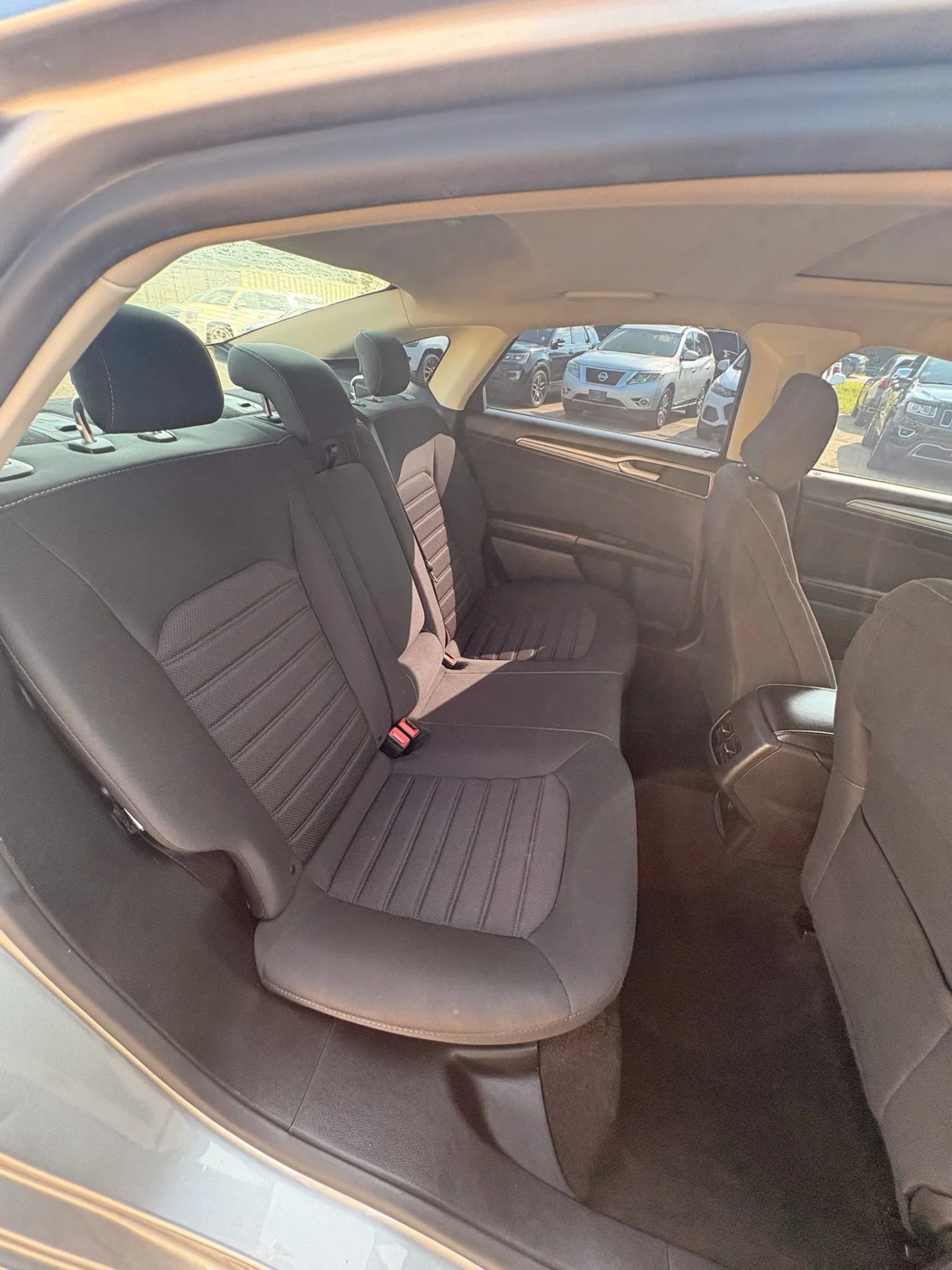 Used 2020 Ford Fusion SE FWD image 27