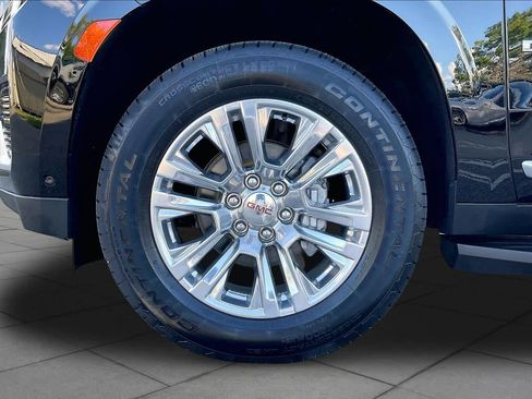 Used 2024 GMC Yukon Denali w/ Advanced Technology Package AWD/4WD image 10