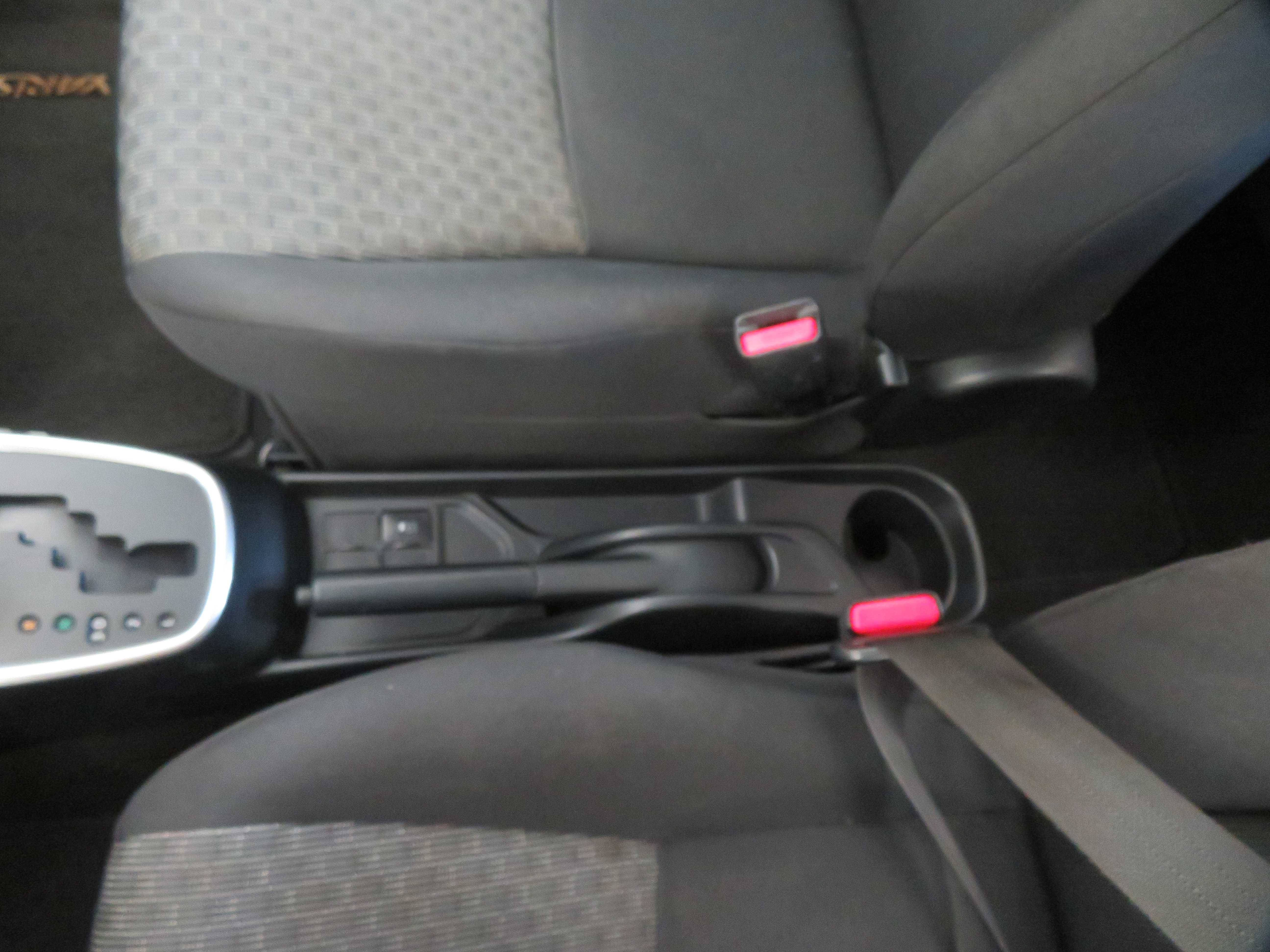 Used 2015 Toyota Yaris L FWD image 37