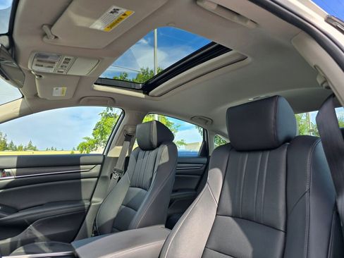 Used 2021 Honda Accord Touring image 4