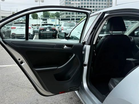 Used 2014 Volkswagen Jetta SE FWD image 21