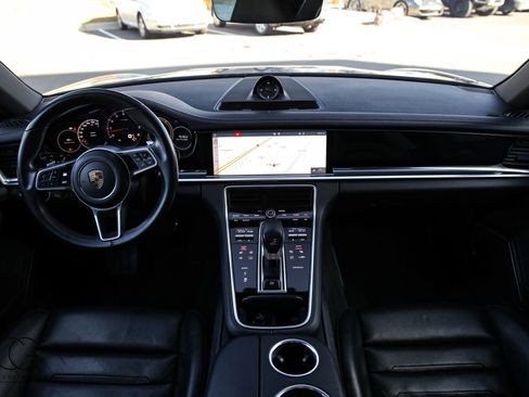 Used 2018 Porsche Panamera 4S image 33