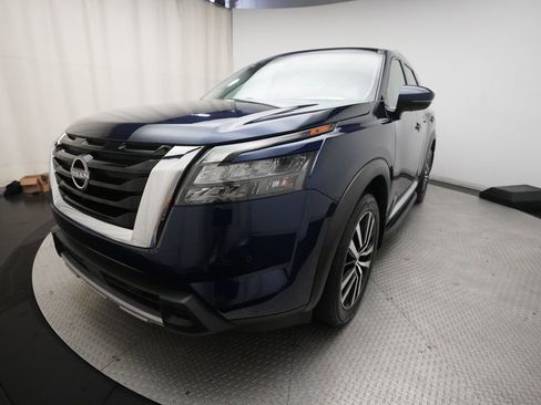 Certified 2025 Nissan Pathfinder Platinum AWD/4WD image 12