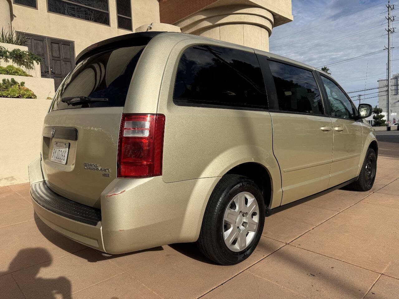 Used 2010 Dodge Grand Caravan SE w/ Climate Group FWD image 7