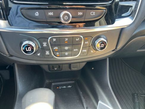 Certified 2023 Chevrolet Traverse LT FWD image 16