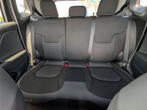 Used 2023 Jeep Renegade Trailhawk AWD/4WD image 13