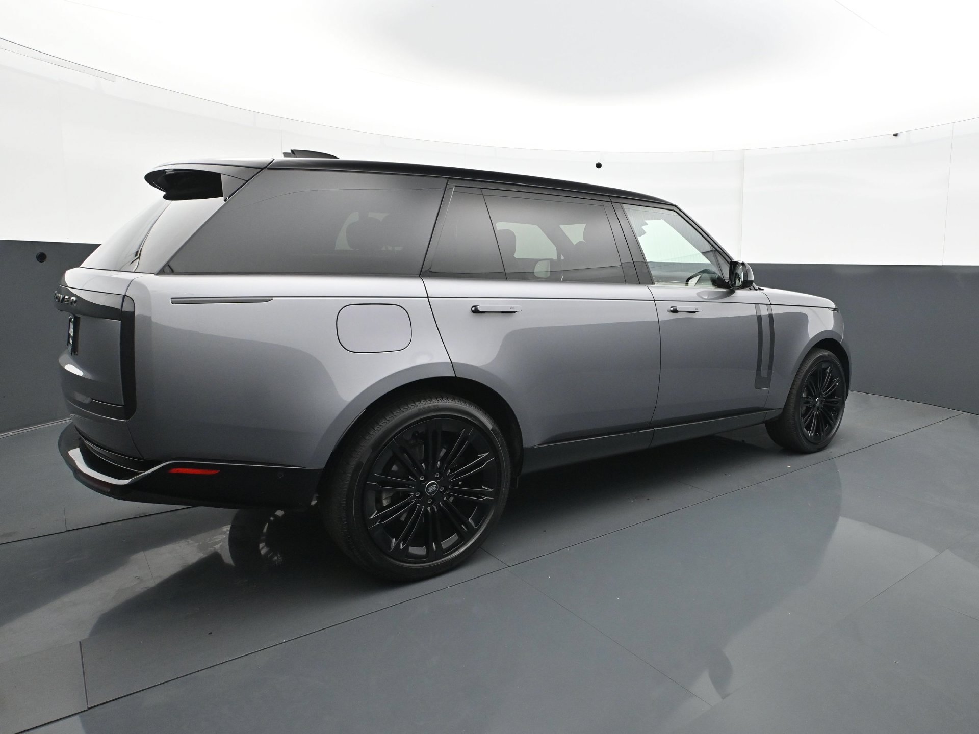 Used 2025 Land Rover Range Rover Long Wheelbase SE AWD/4WD image 7