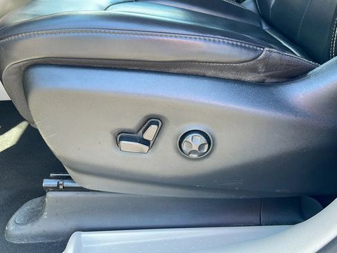 Used 2023 Chrysler Pacifica Touring-L FWD image 13