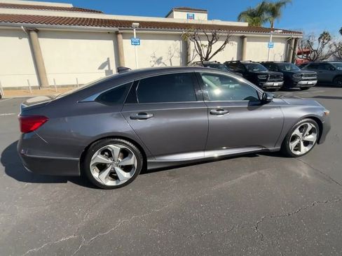 Used 2018 Honda Accord Touring image 9