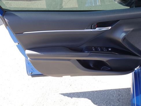 Used 2020 Toyota Camry XSE w/ Navigation Package image 14