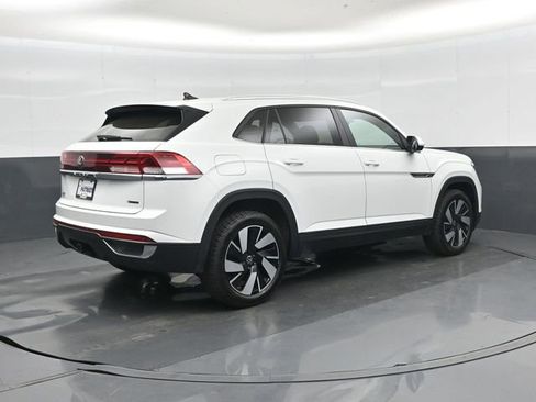 Used 2025 Volkswagen Atlas Cross Sport SE AWD/4WD image 4