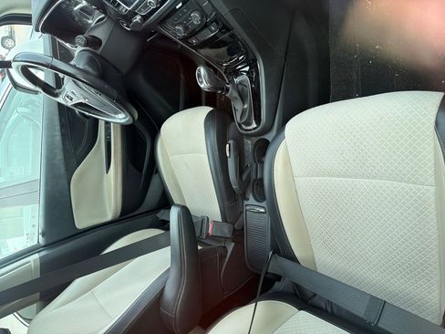 Used 2019 Buick Encore Preferred image 3