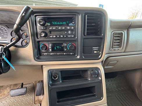 Used 2004 GMC Sierra 1500 SLE w/ Safe And Sound Package AWD/4WD image 17