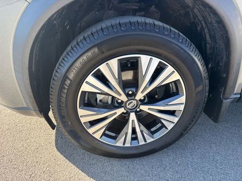 Used 2021 Nissan Rogue SV image 9