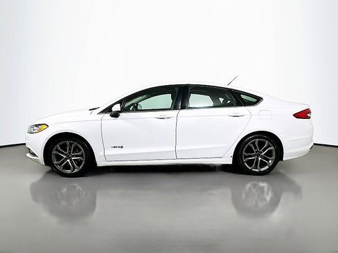 Used 2017 Ford Fusion SE w/ Equipment Group 601A image 4