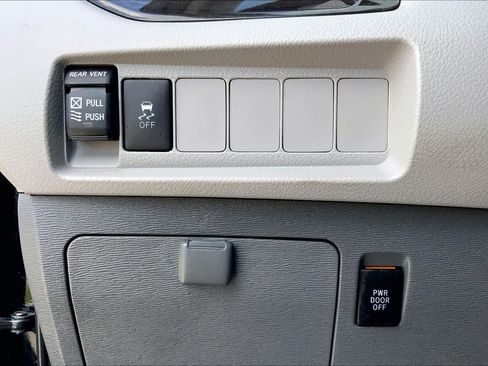 Used 2020 Toyota Sienna XLE image 33