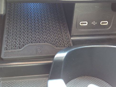 Used 2025 Mercedes-Benz C 300 4MATIC Sedan image 8