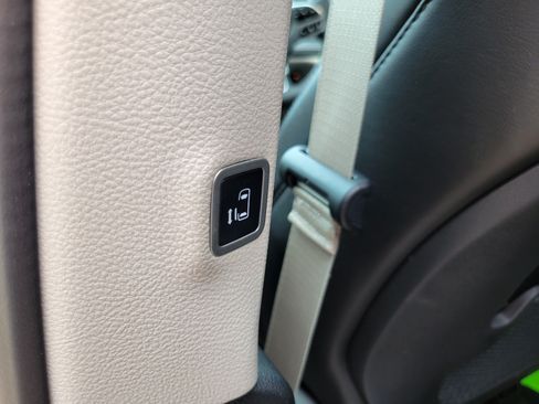 Used 2024 Chrysler Pacifica Touring-L FWD image 20