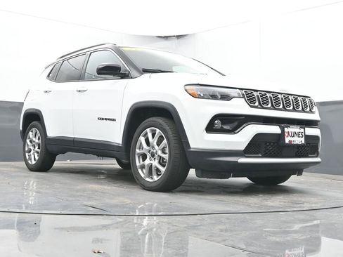 Used 2025 Jeep Compass Limited AWD/4WD image 47