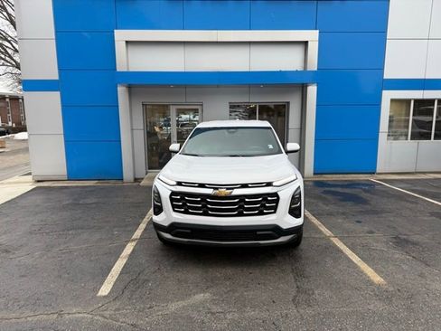 Used 2026 Chevrolet Equinox LT image 2