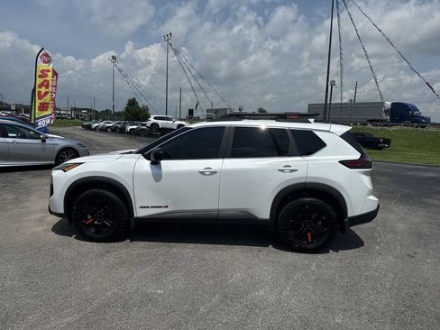 Used 2025 Nissan Rogue SV AWD/4WD image 11