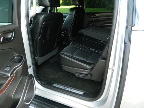Used 2016 GMC Yukon XL SLT w/ Open Road Package AWD/4WD image 27