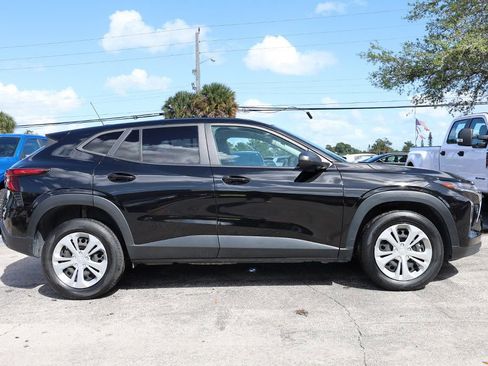 Used 2024 Chevrolet Trax LS image 3