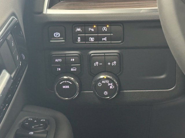 Used 2026 Chevrolet Suburban LS AWD/4WD image 15