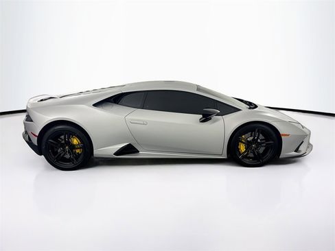 Used 2020 Lamborghini Huracan EVO image 4