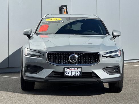 Certified 2026 Volvo V60 B5 Cross Country Plus w/ Climate Package AWD/4WD image 8