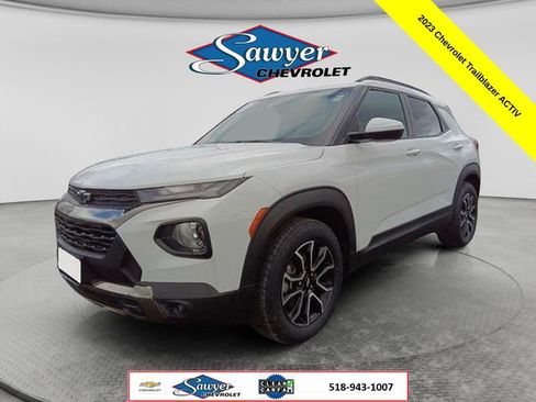 Used 2023 Chevrolet TrailBlazer ACTIV w/ Sun and Liftgate Package FWD image 1