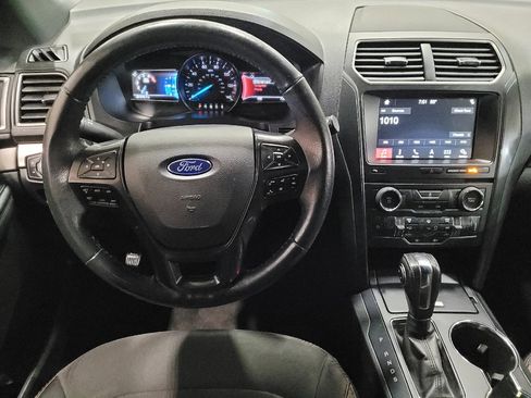 Used 2018 Ford Explorer XLT w/ Equipment Group 202A AWD/4WD image 22