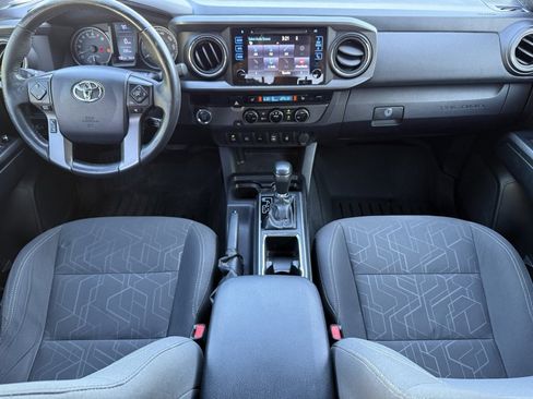 Used 2017 Toyota Tacoma TRD Off-Road image 10