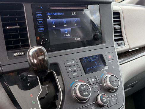 Used 2015 Toyota Sienna XLE AWD/4WD image 40